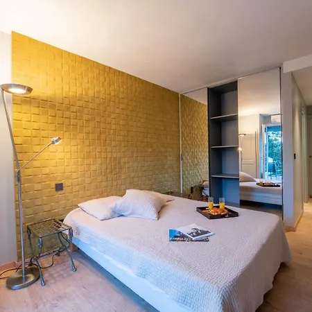 Harbor Apartment *